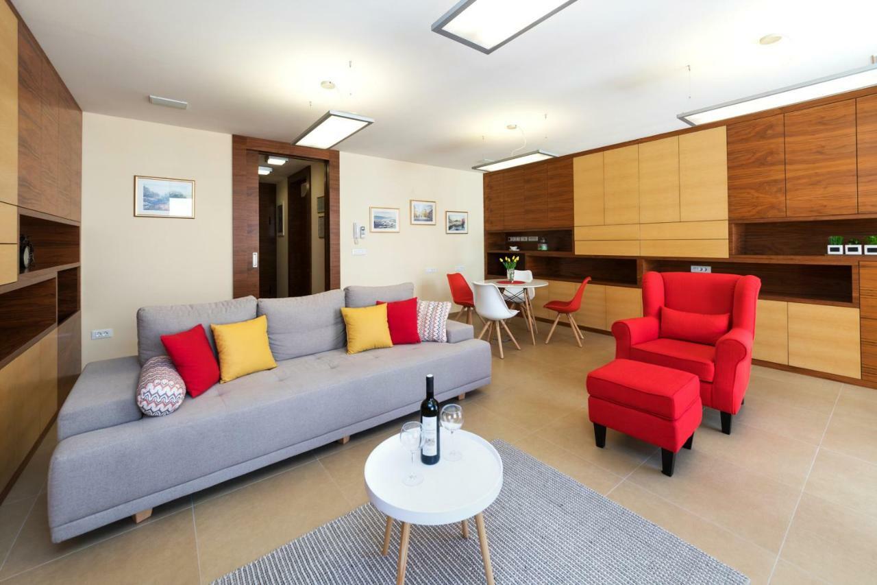 Apartment Main Street Zara Esterno foto
